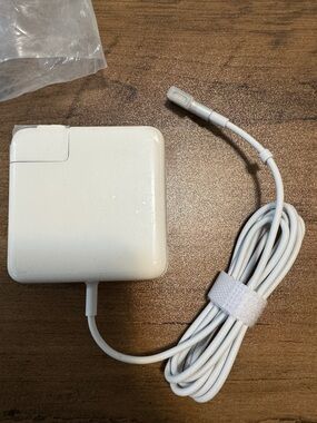Apple White MacBook Pro MagSafe AC Power Adapter